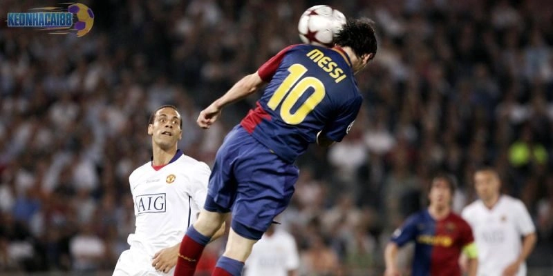 Bàn thắng bằng đầu trước MU thể hiện tầm vóc lớn lao của Messi