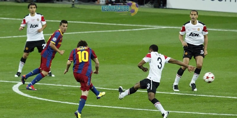 Messi sút xa tung lưới MU ở chung kết Champions League 2011