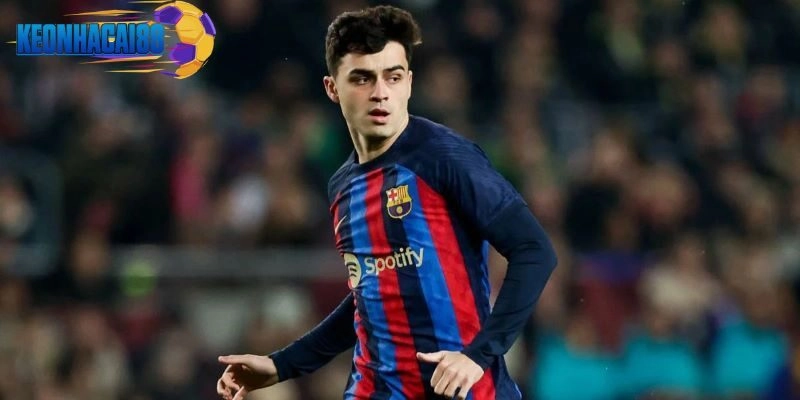 Tiền vệ cánh có thể lao vào vòng cấm làm một cầu thủ tấn công